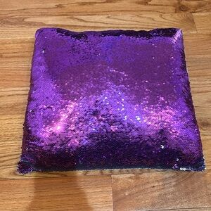 Sequined decorative pillow